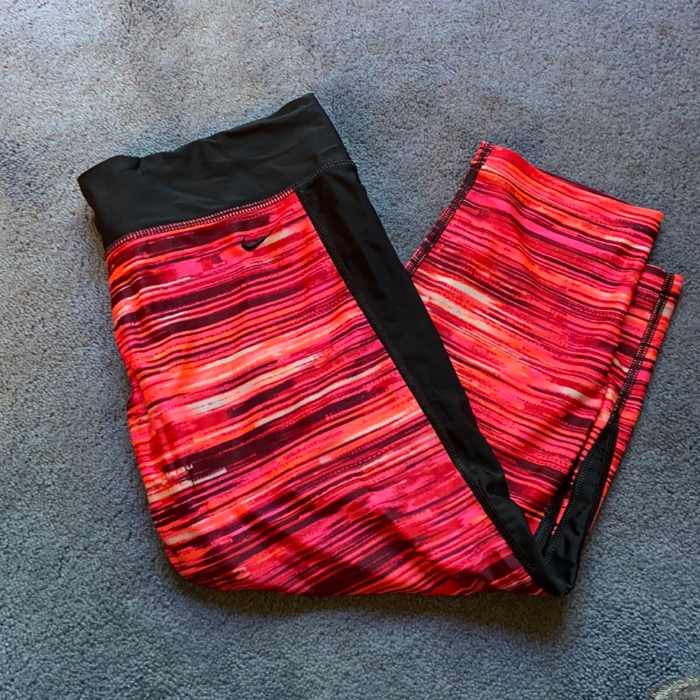 NIKE • Capri Workout Pants